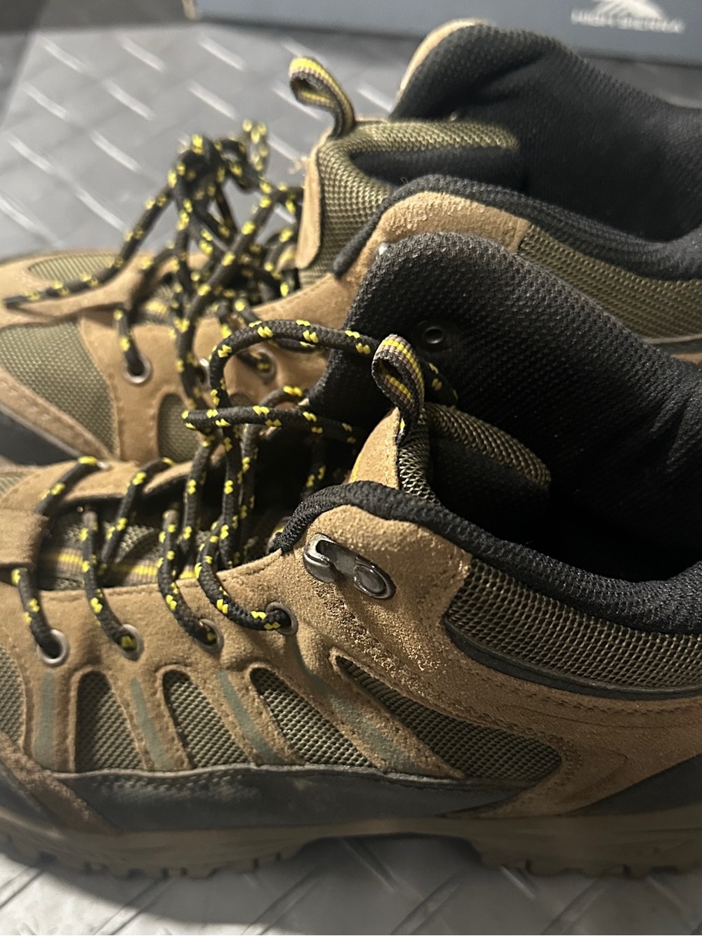 Youth size 7 Hiking boots BearPaw Wildwood Jr. Brown - used once - Picture 3 of 7